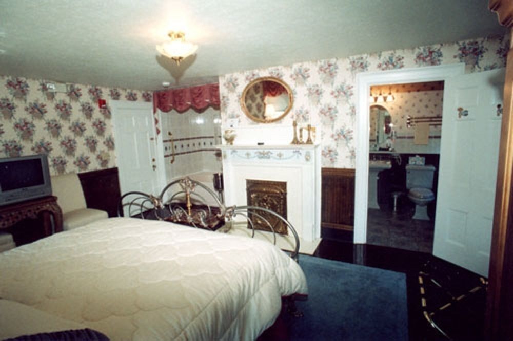Julias Bed And Breakfast Hubbard Exterior photo