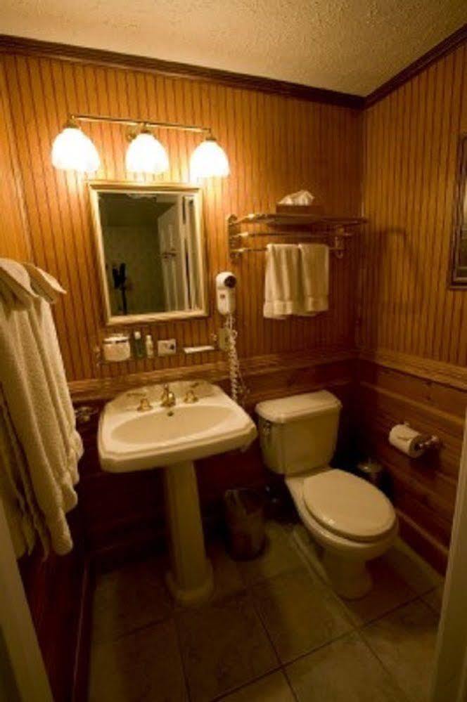 Julias Bed And Breakfast Hubbard Exterior photo
