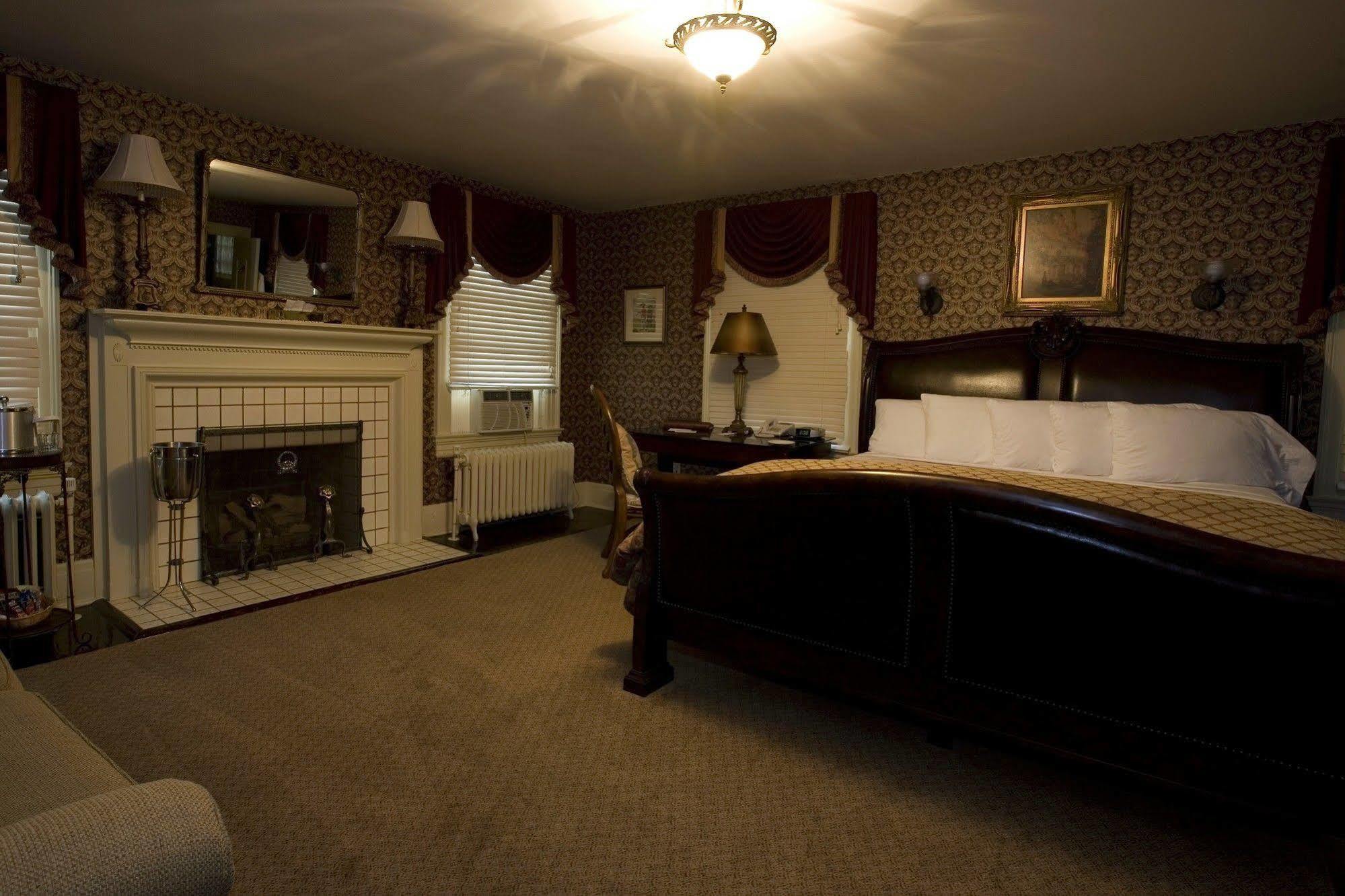Julias Bed And Breakfast Hubbard Room photo