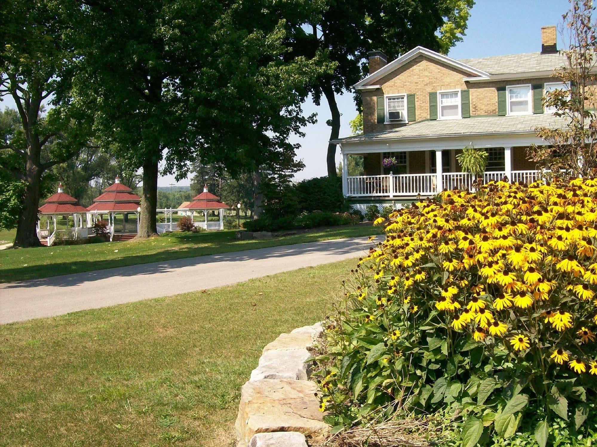 Julias Bed And Breakfast Hubbard Exterior photo