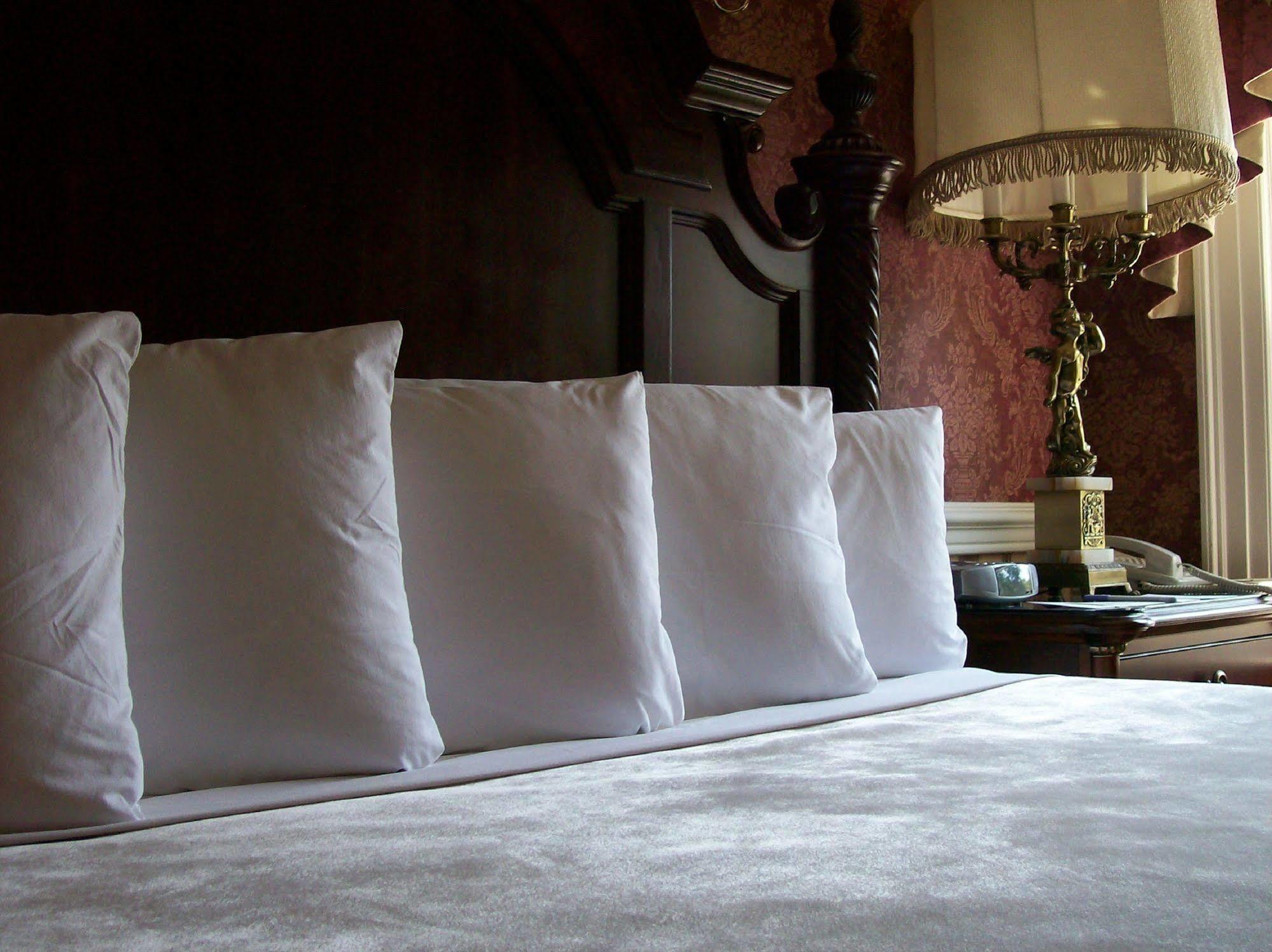 Julias Bed And Breakfast Hubbard Room photo